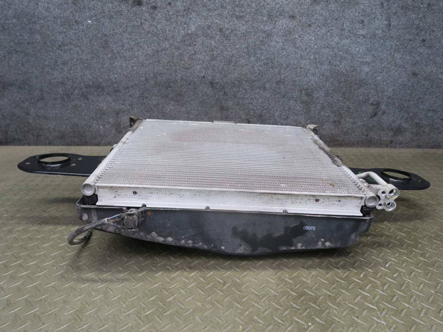 96-99 BMW E36 328iC Engine Cooling Fan Shroud w A/C Air Condition Condenser OEM