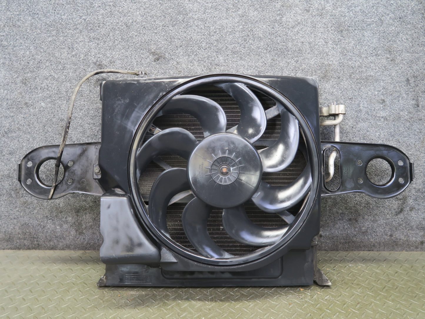 96-99 BMW E36 328iC Engine Cooling Fan Shroud w A/C Air Condition Condenser OEM