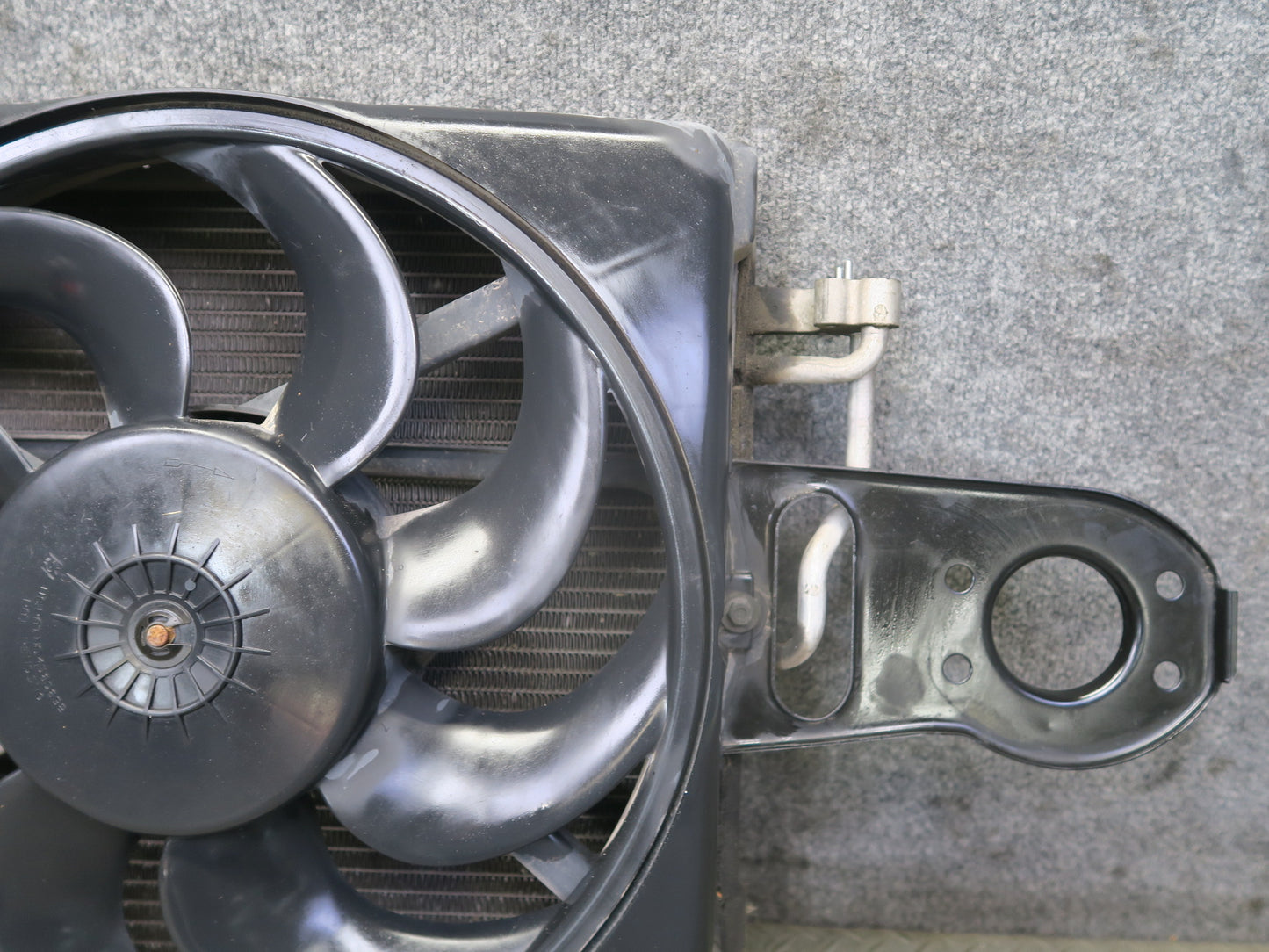 96-99 BMW E36 328iC Engine Cooling Fan Shroud w A/C Air Condition Condenser OEM