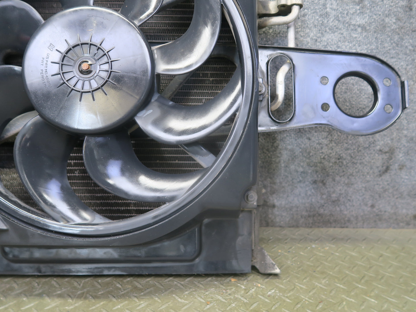 96-99 BMW E36 328iC Engine Cooling Fan Shroud w A/C Air Condition Condenser OEM