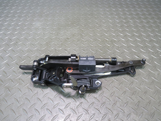 2007-2010 BMW E64 M6 Convertible Rear Right Linkage Lock Latch Actuator 7123312