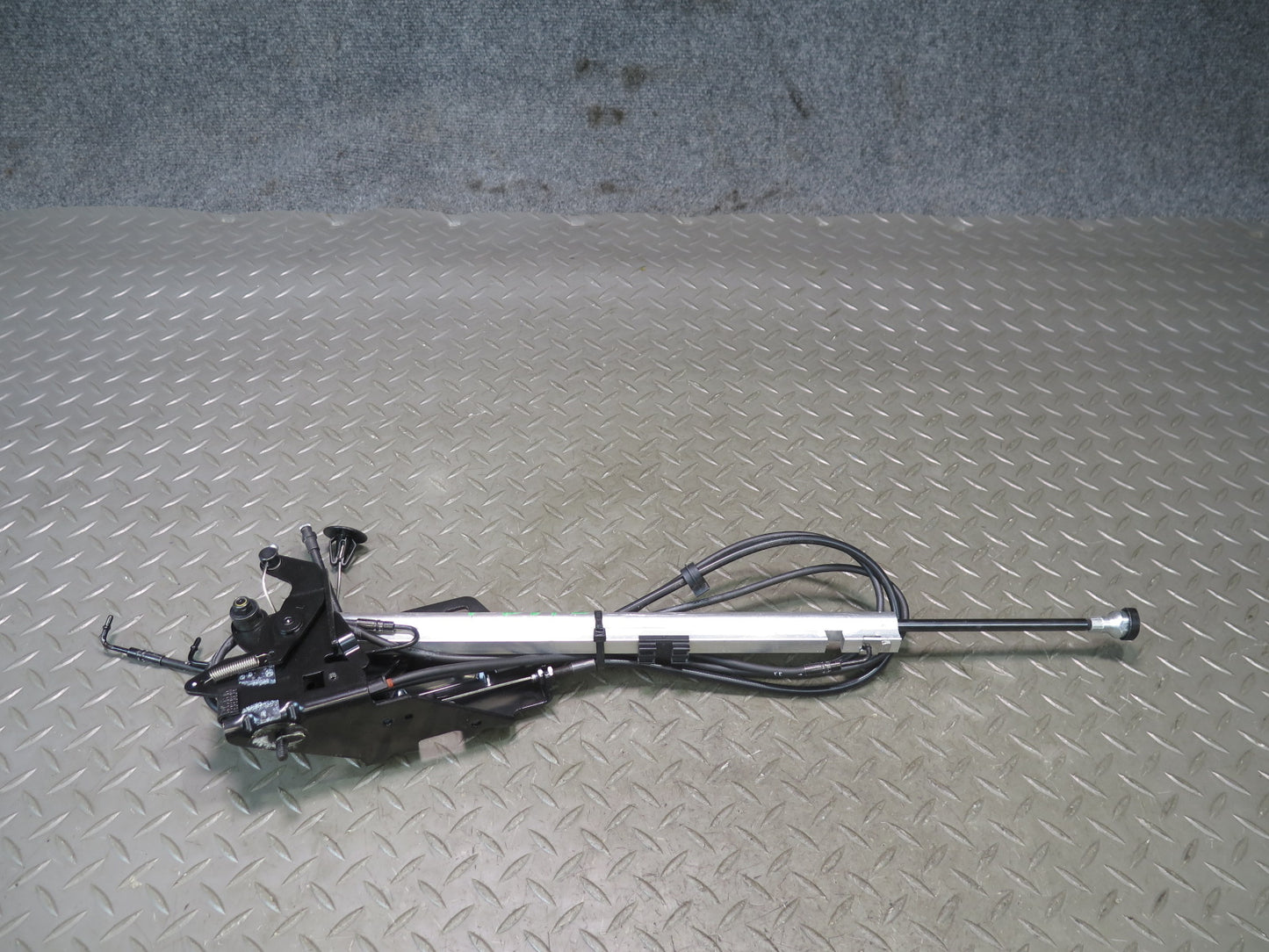2006-2010 BMW E64 M6 Convertible TOP Roof Rear Left Hydraulic Cylinder