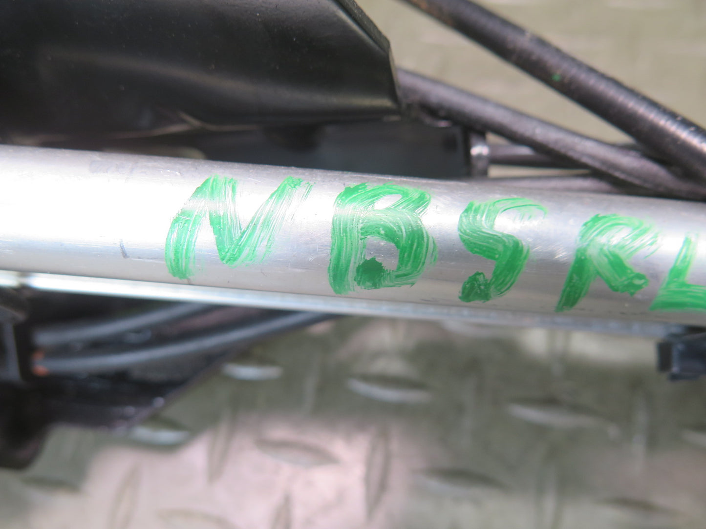 2006-2010 BMW E64 M6 Convertible TOP Roof Rear Left Hydraulic Cylinder