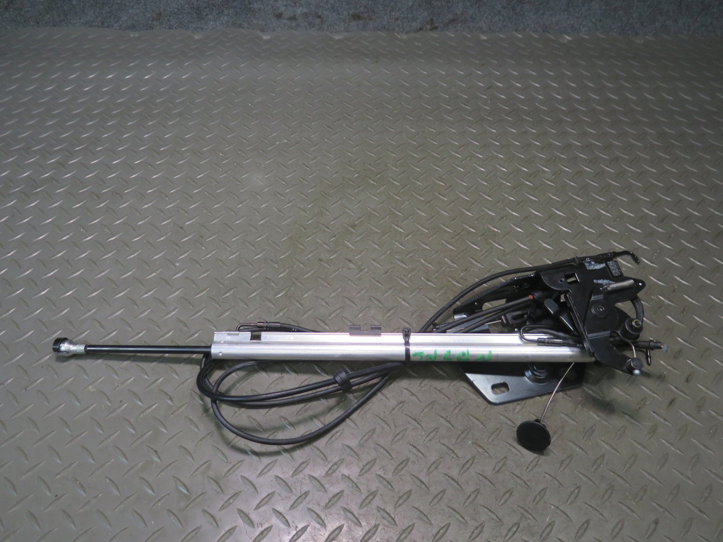 2006-2010 BMW E64 M6 Convertible TOP Roof Rear Left Hydraulic Cylinder