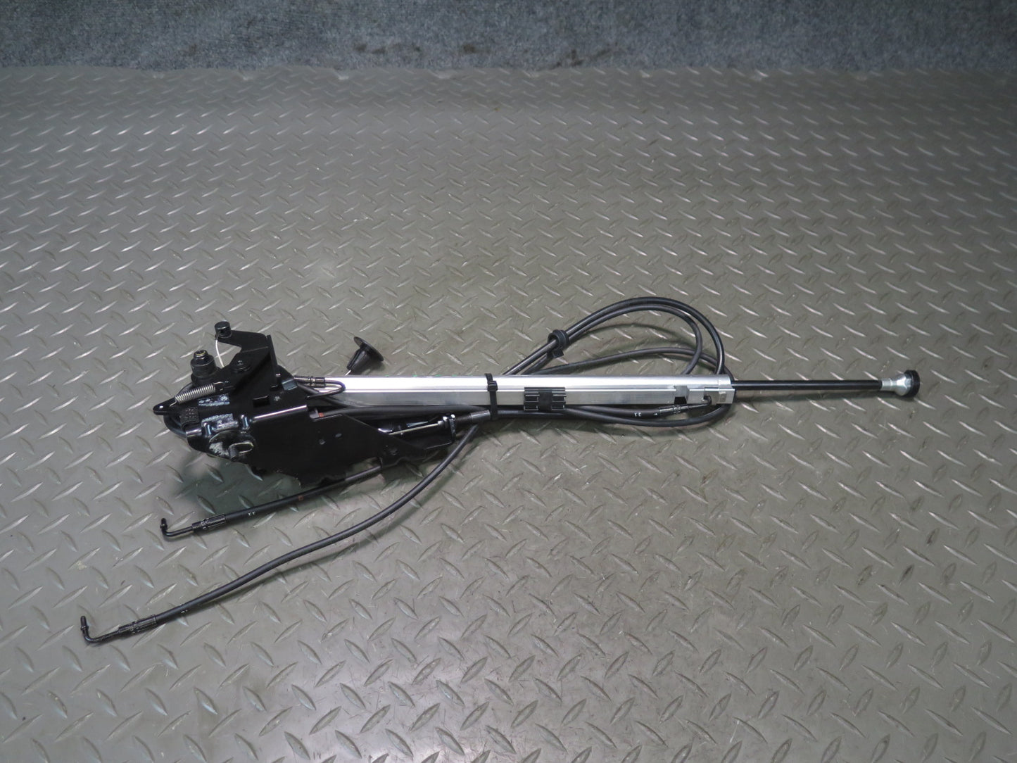 2006-2010 BMW E64 M6 Convertible TOP Roof Rear Left Hydraulic Cylinder