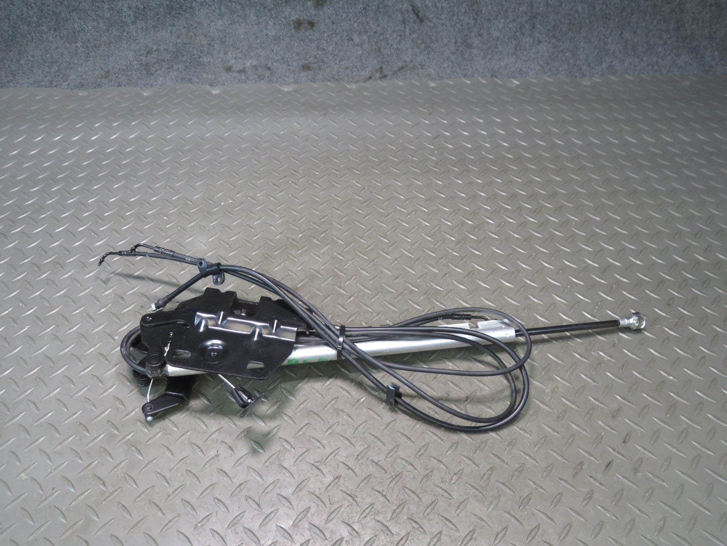 2006-2010 BMW E64 M6 Convertible TOP Roof Rear Left Hydraulic Cylinder