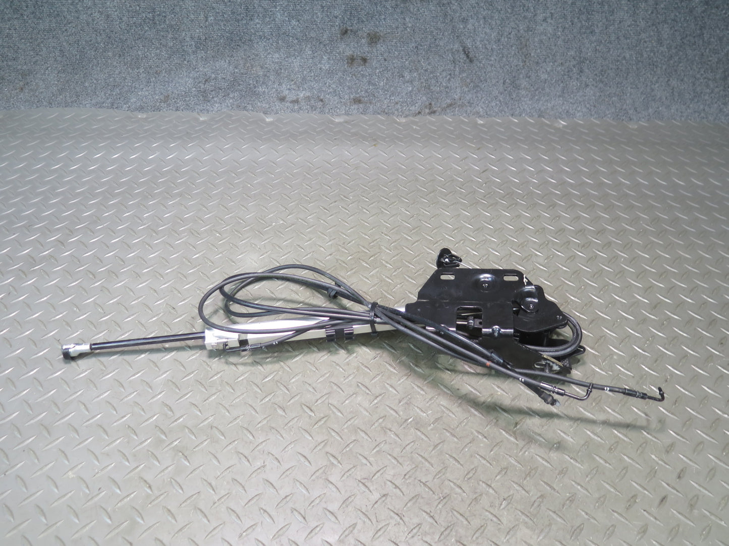 2006-2010 BMW E64 M6 Convertible TOP Roof Rear Left Hydraulic Cylinder