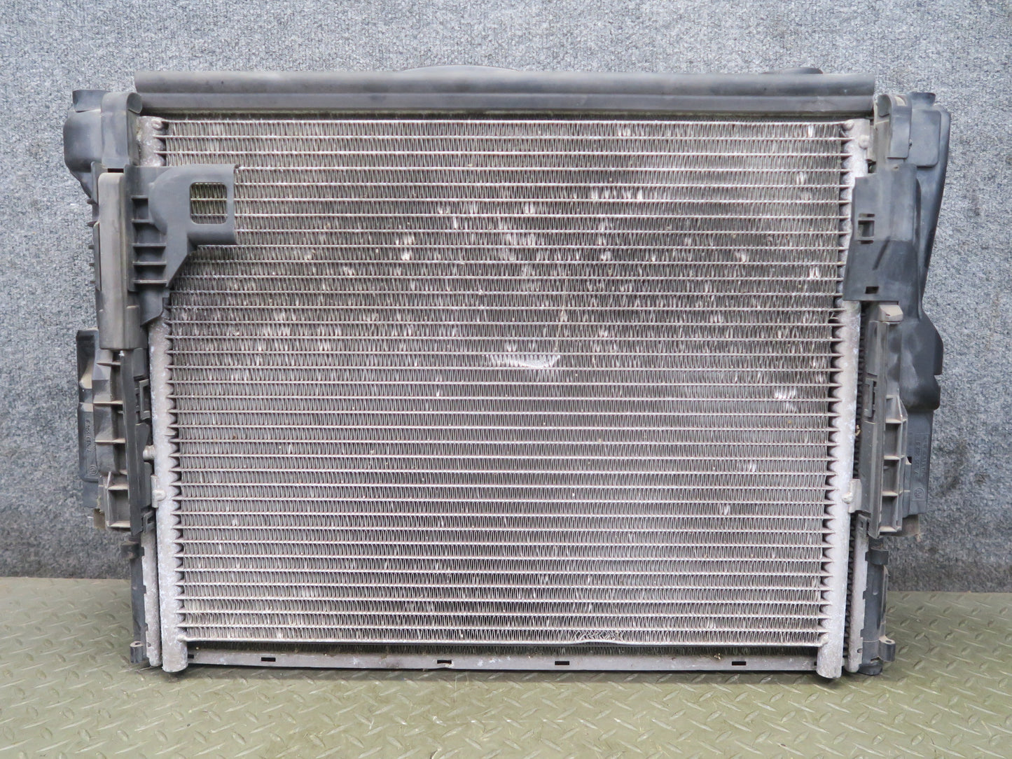 03-08 BMW E85 Z4 3.0L N52 M54 MT Radiator Condenser Fan Motor Expansion Tank OEM
