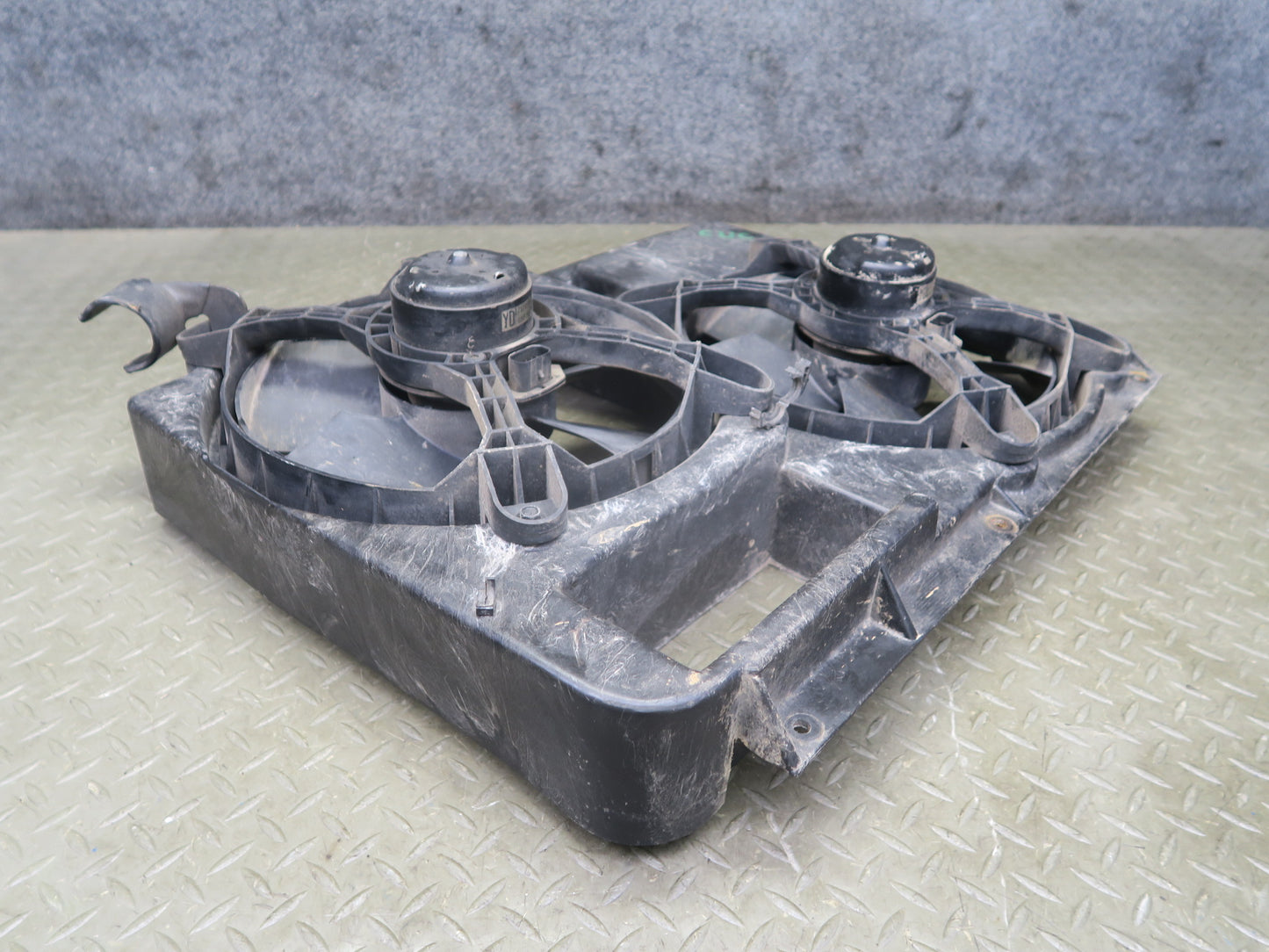 90-96 Chevrolet Corvette C4 5.7L Engine Radiator Cooling Fan & Shroud Assy OEM