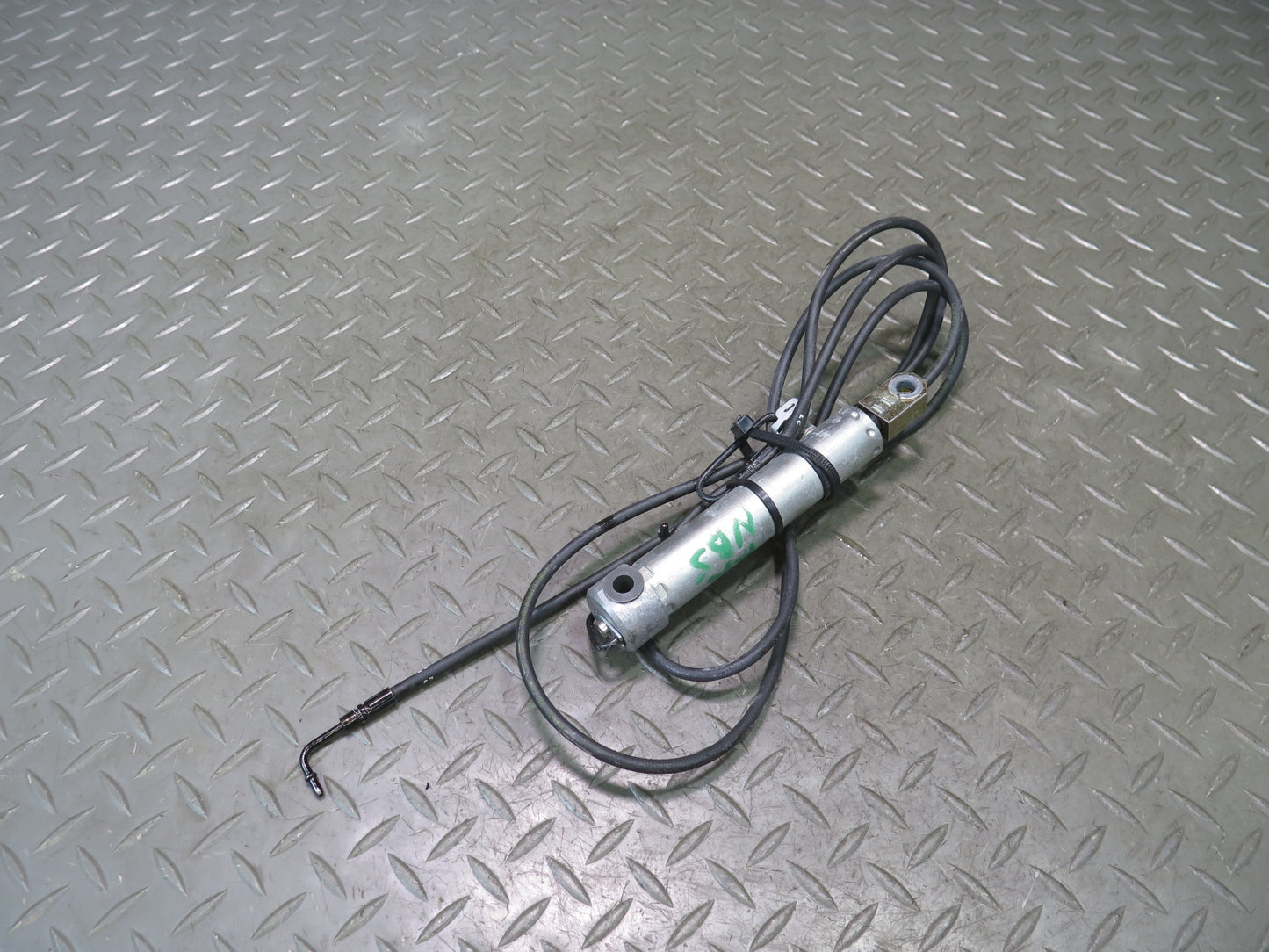 2006-2010 BMW E64 M6 Convertible TOP Roof Rear Right Hydraulic Cylinder