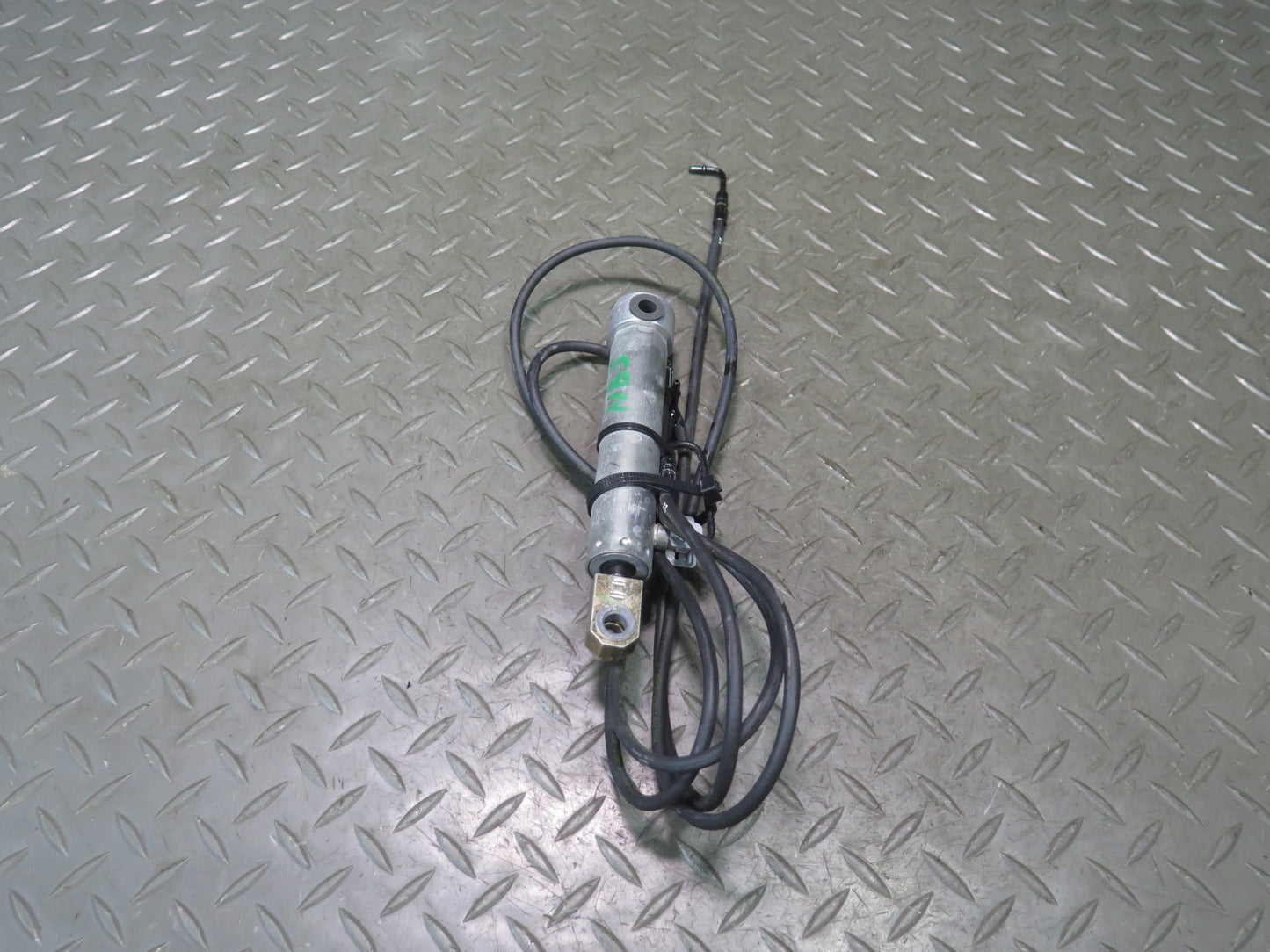 2006-2010 BMW E64 M6 Convertible TOP Roof Rear Right Hydraulic Cylinder