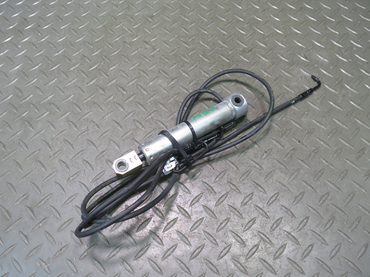 2006-2010 BMW E64 M6 Convertible TOP Roof Rear Right Hydraulic Cylinder