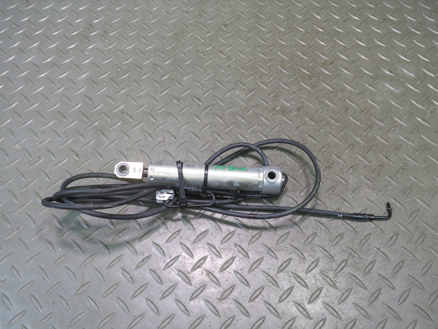 2006-2010 BMW E64 M6 Convertible TOP Roof Rear Right Hydraulic Cylinder