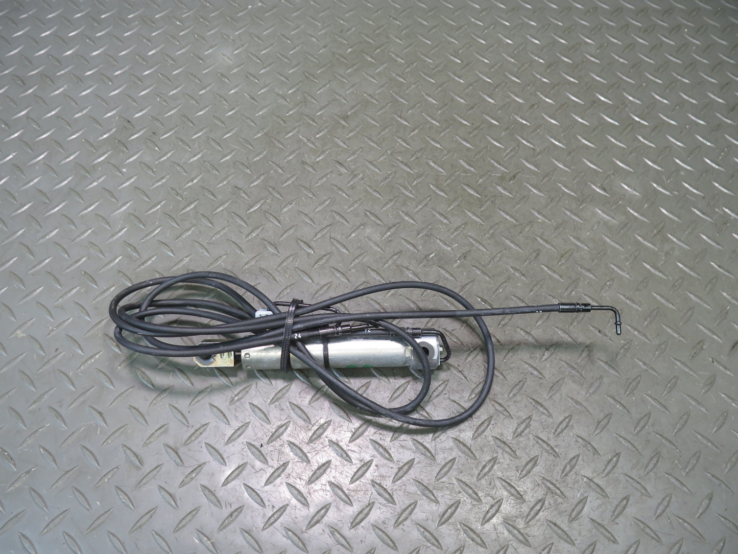 2006-2010 BMW E64 M6 Convertible TOP Roof Rear Right Hydraulic Cylinder