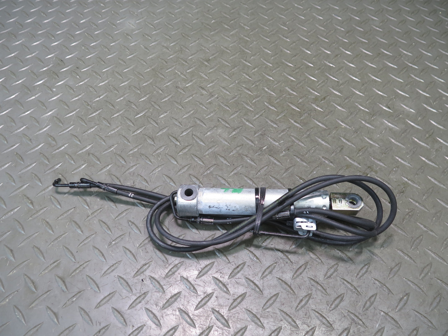 2006-2010 BMW E64 M6 Convertible TOP Roof Rear Left Hydraulic Cylinder