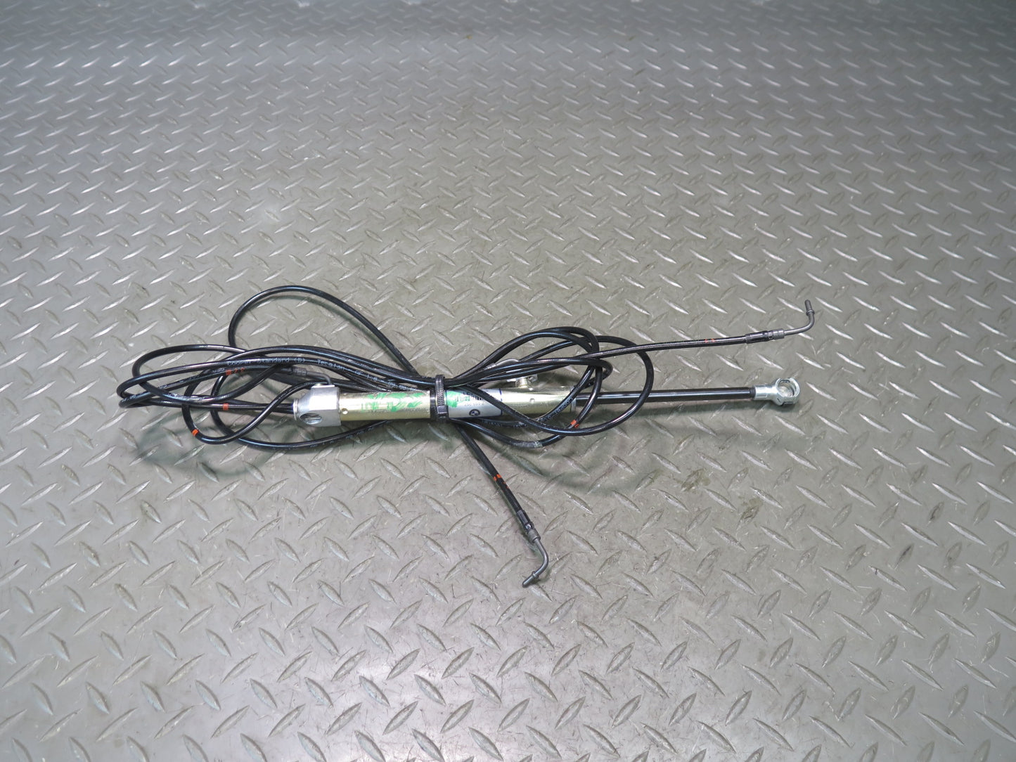 2006-2010 BMW E64 M6 Convertible TOP Roof Rear Left Hydraulic Cylinder 7159257