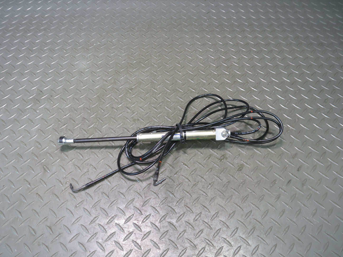2006-2010 BMW E64 M6 Convertible TOP Roof Rear Left Hydraulic Cylinder 7159257