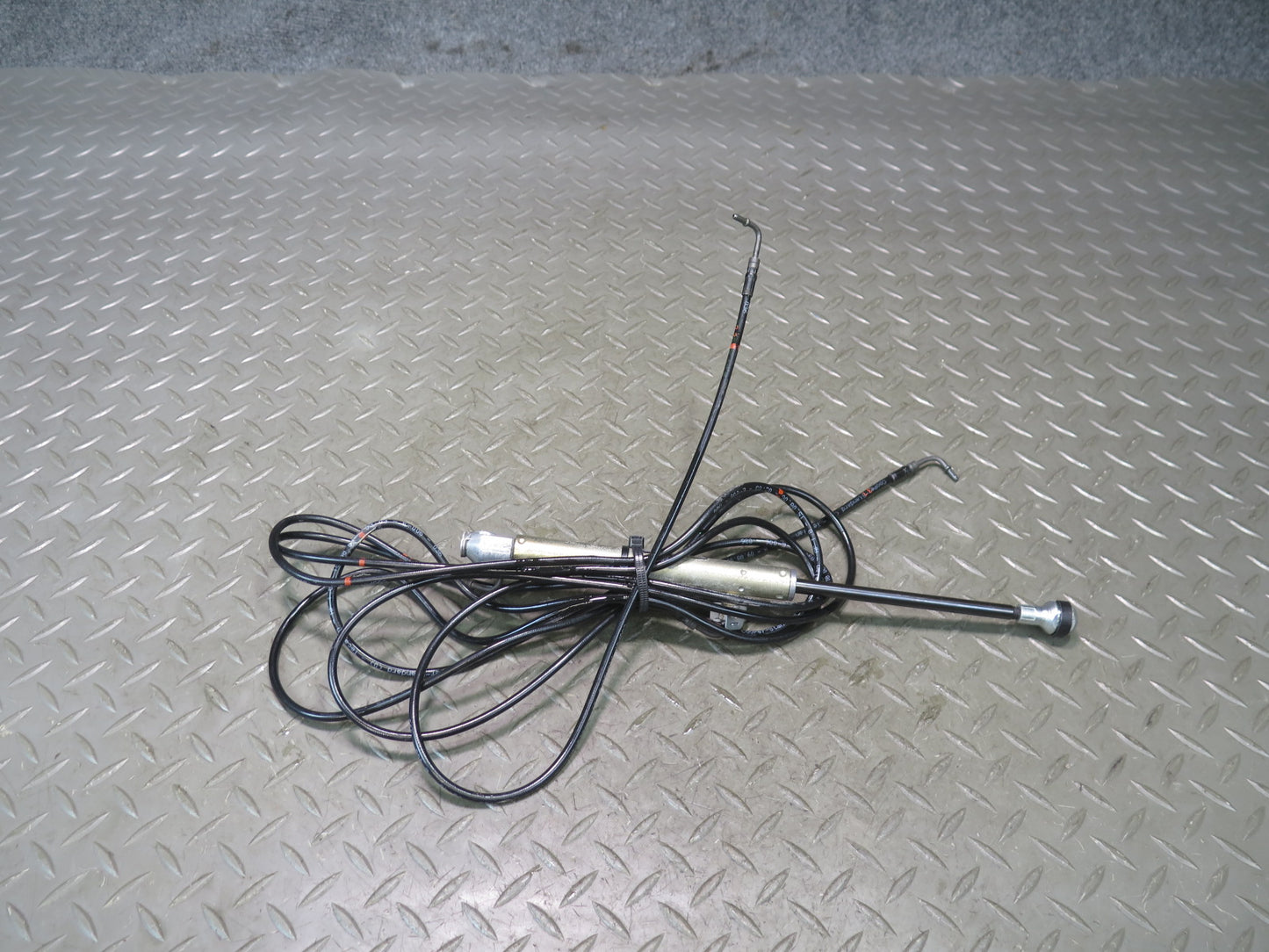 2006-2010 BMW E64 M6 Convertible TOP Roof Rear Left Hydraulic Cylinder 7159257