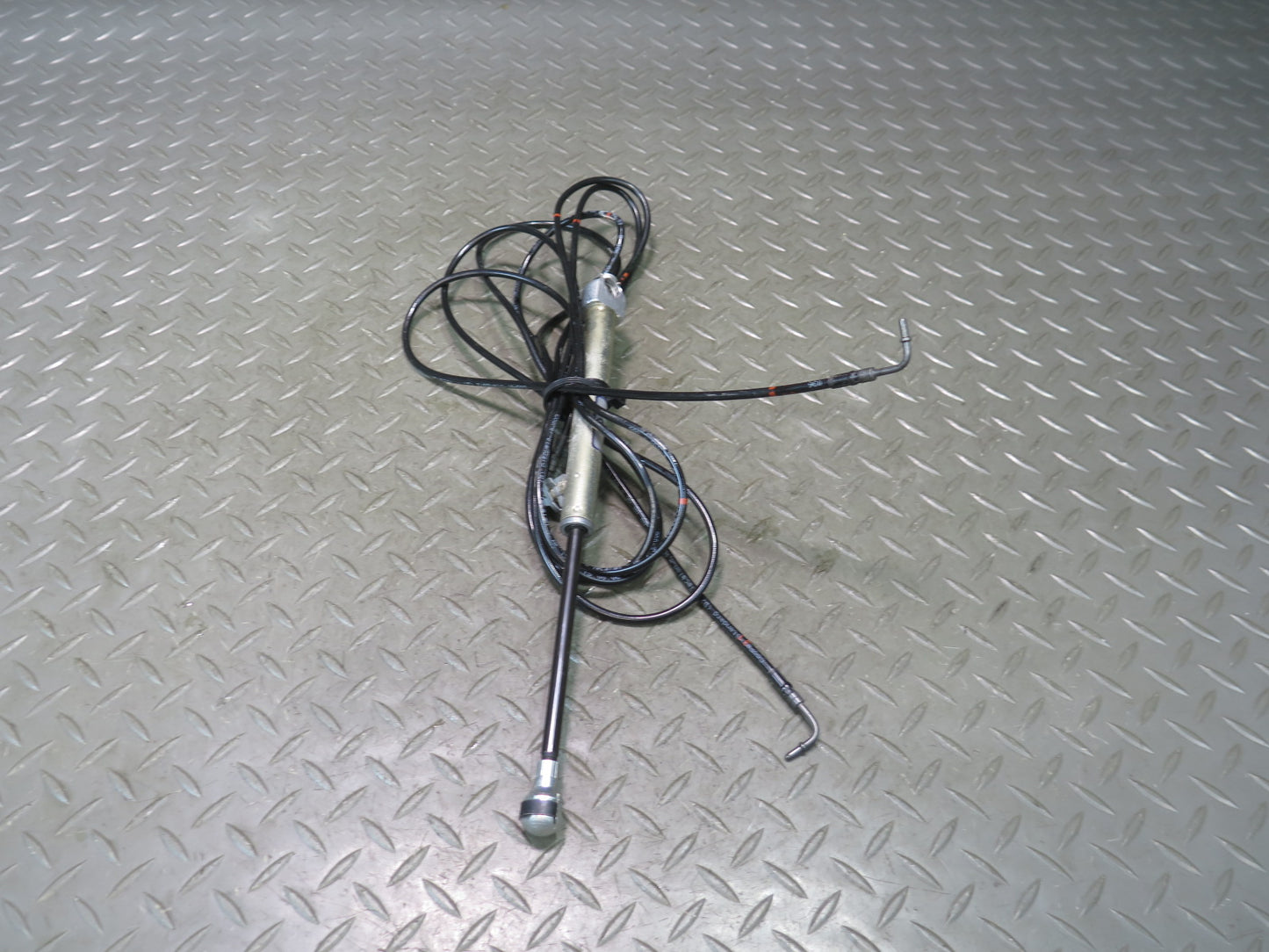 2006-2010 BMW E64 M6 Convertible TOP Roof Rear Left Hydraulic Cylinder 7159257