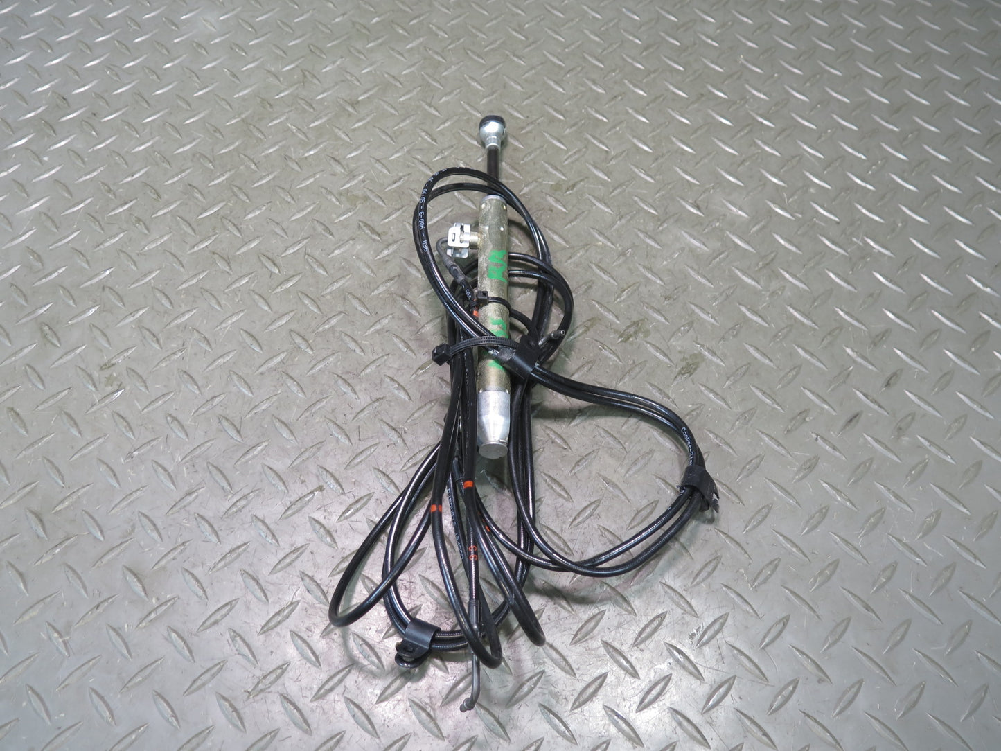 2006-2010 BMW E64 M6 Convertible TOP Roof Rear Right Hydraulic Cylinder