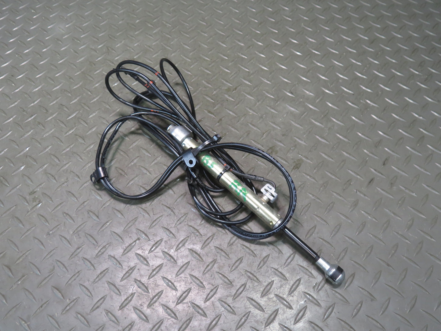 2006-2010 BMW E64 M6 Convertible TOP Roof Rear Right Hydraulic Cylinder