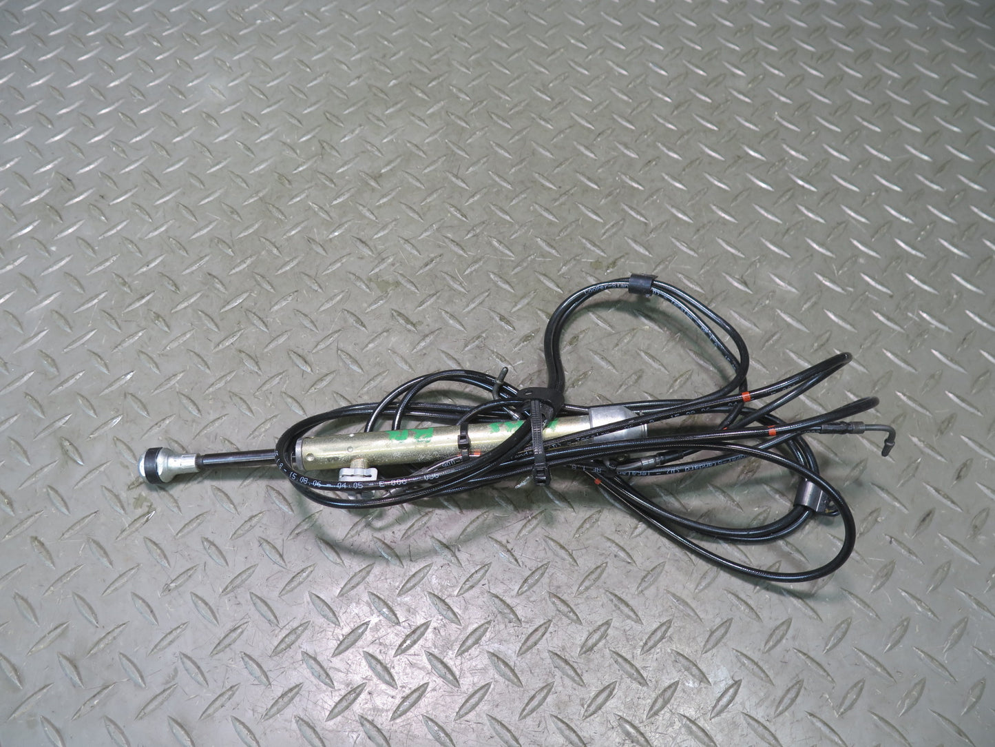 2006-2010 BMW E64 M6 Convertible TOP Roof Rear Right Hydraulic Cylinder