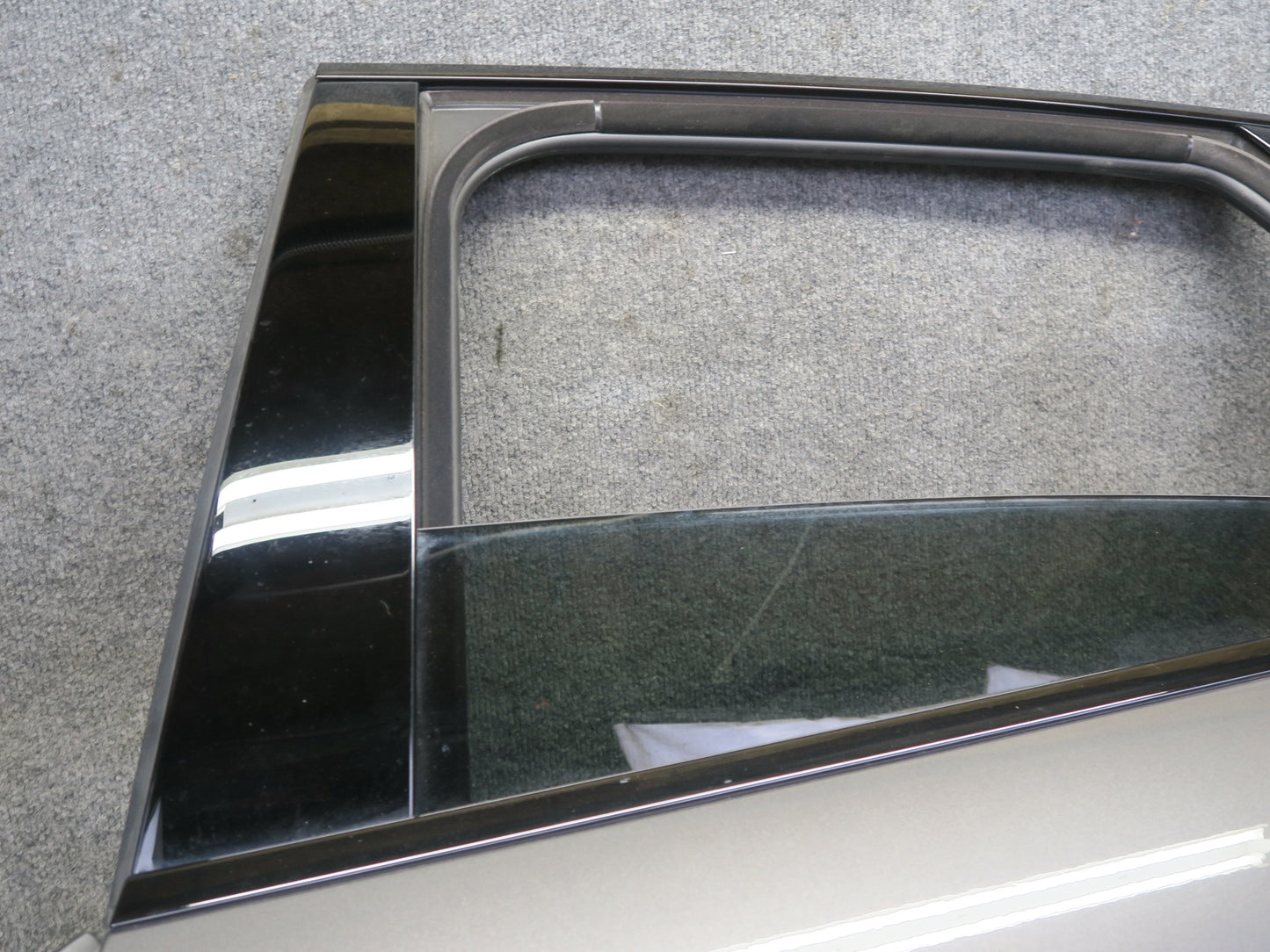 15-18 Porsche Macan Rear Left Door Shell Panel W/ Keyless Handle Window Motor