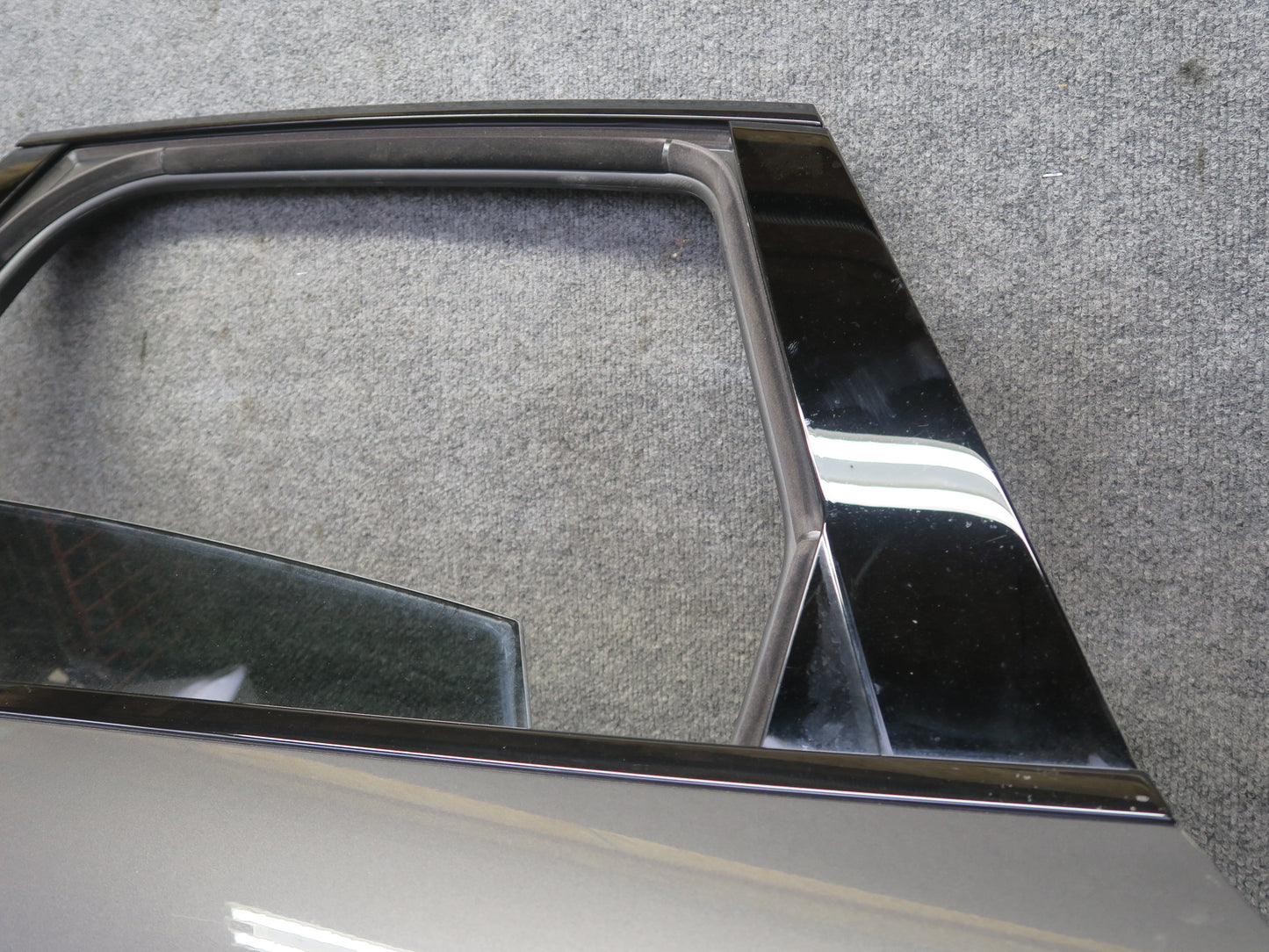 15-18 Porsche Macan Rear Left Door Shell Panel W/ Keyless Handle Window Motor