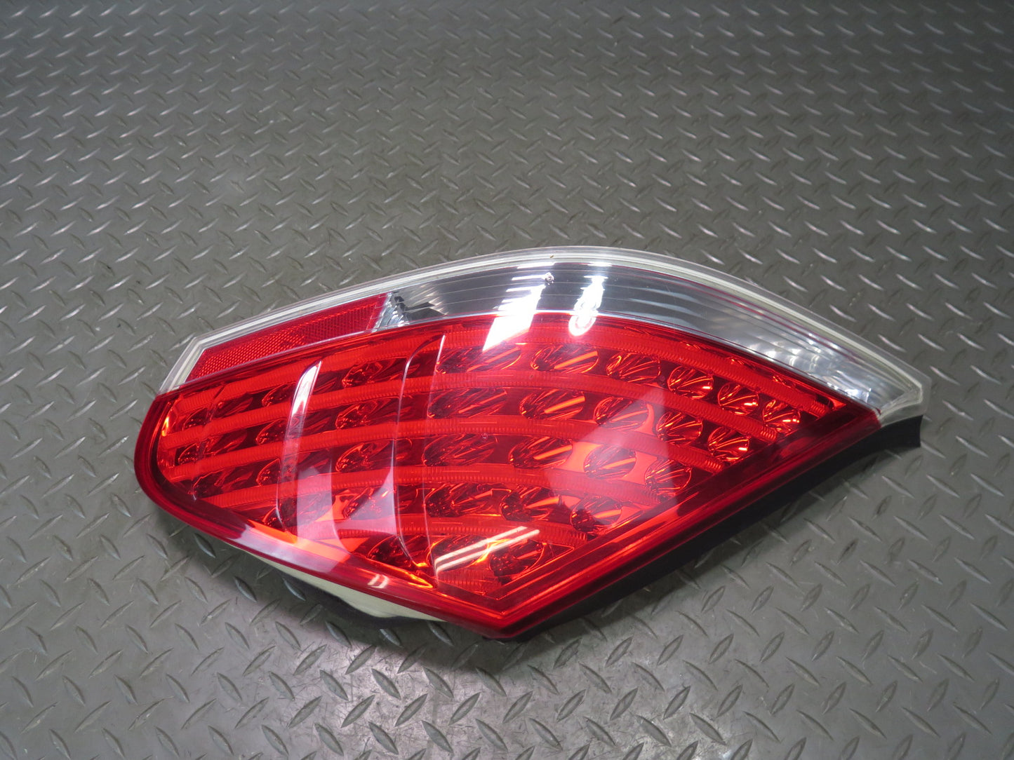 2006-2007 BMW E63 E64 M6 Rear Right Tail Light Lamp 7170978