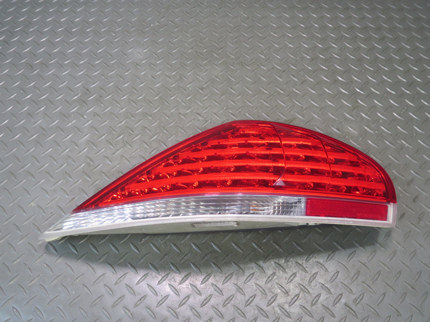 2006-2007 BMW E63 E64 M6 Rear Right Tail Light Lamp 7170978