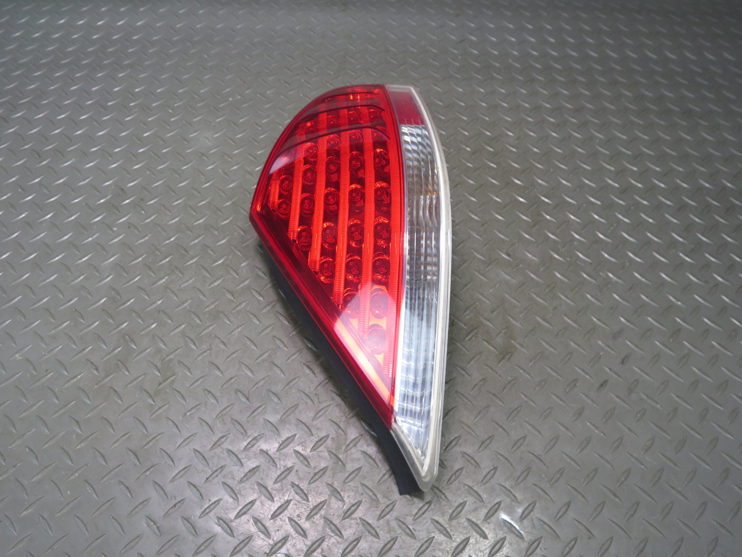 2006-2007 BMW E63 E64 M6 Rear Right Tail Light Lamp 7170978
