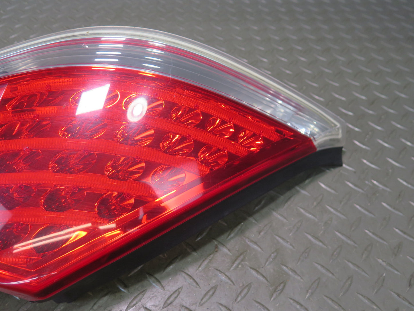 2006-2007 BMW E63 E64 M6 Rear Right Tail Light Lamp 7170978