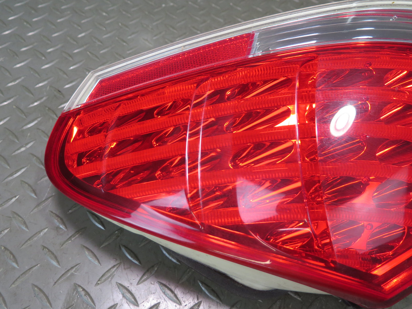 2006-2007 BMW E63 E64 M6 Rear Right Tail Light Lamp 7170978