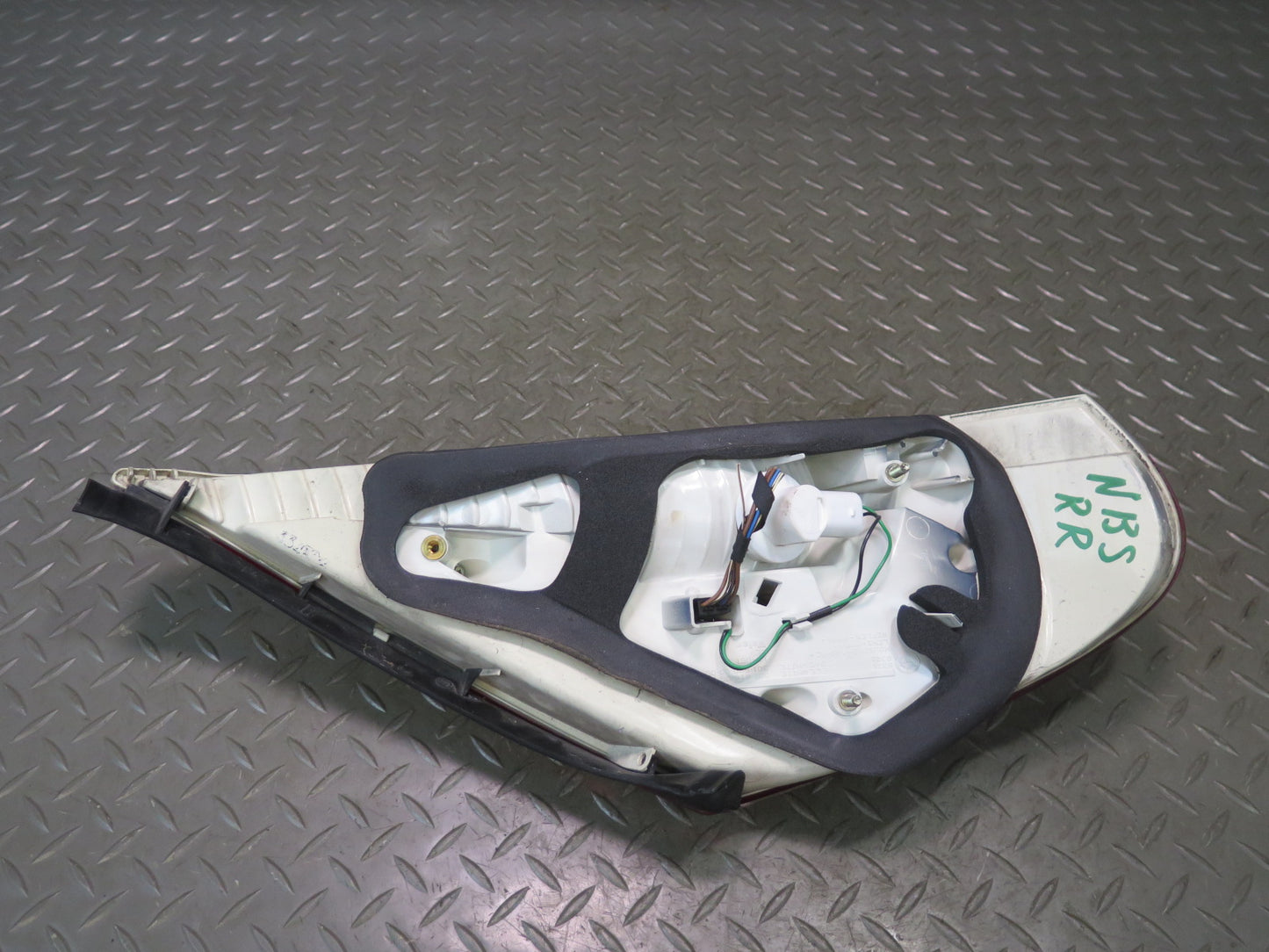 2006-2007 BMW E63 E64 M6 Rear Right Tail Light Lamp 7170978