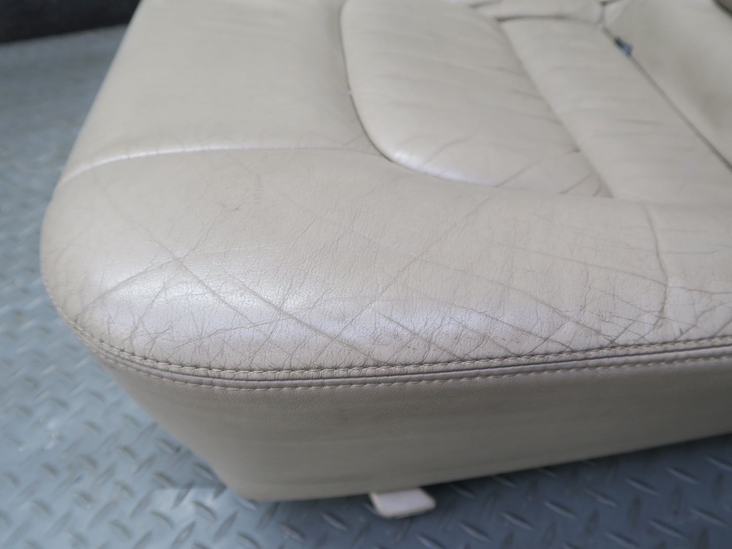 2004-2005 Lexus UZJ100L LX470 Rear Second 2ND ROW Left & Right Leather Seat Set