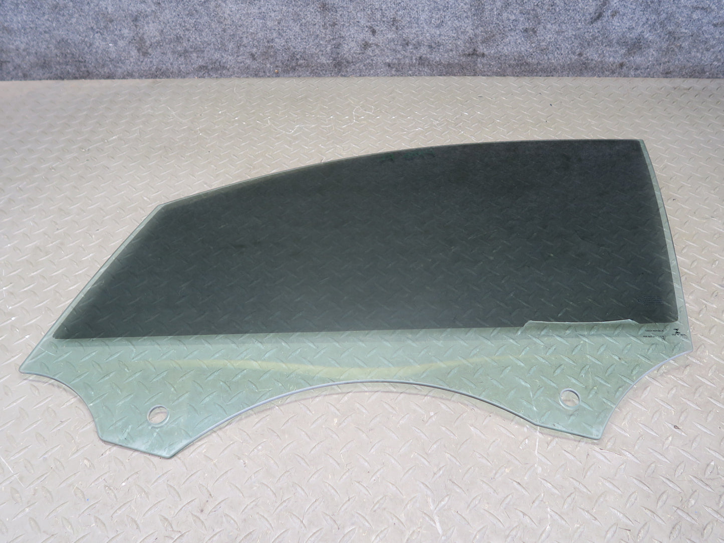 2015-2025 Porsche Macan Front Left Driver Side Door Glass Window