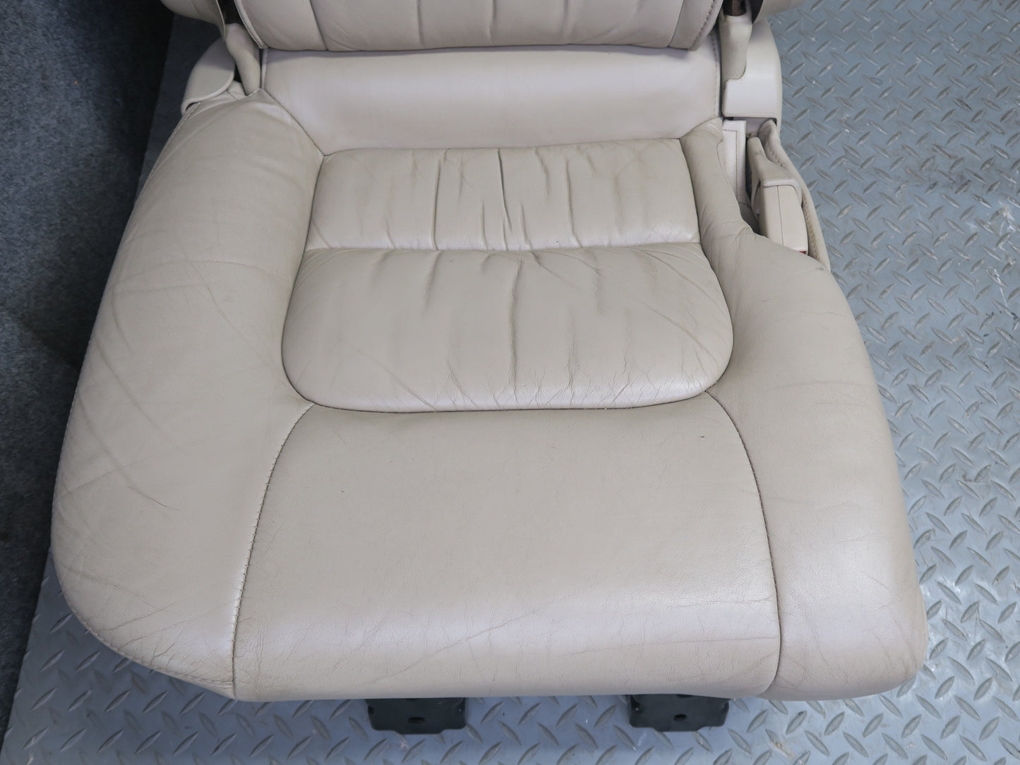 2004-2005 Lexus UZJ100L LX470 Rear Second 2ND ROW Left & Right Leather Seat Set