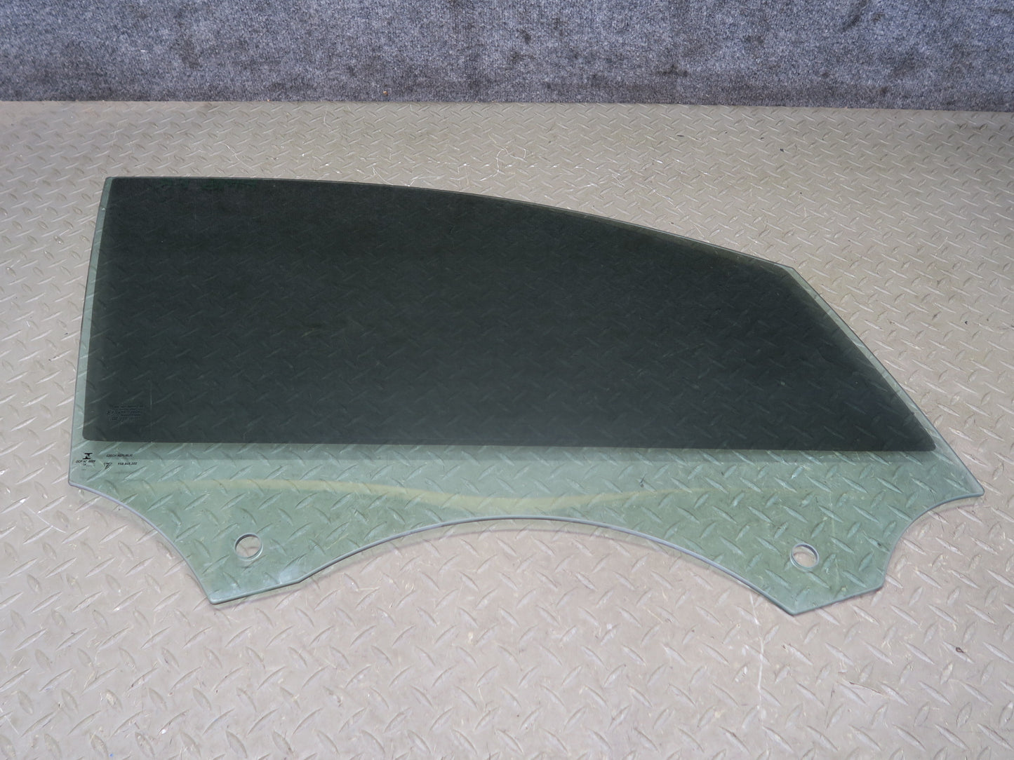 2015-2025 Porsche Macan Front Right Pass Side Door Glass Window