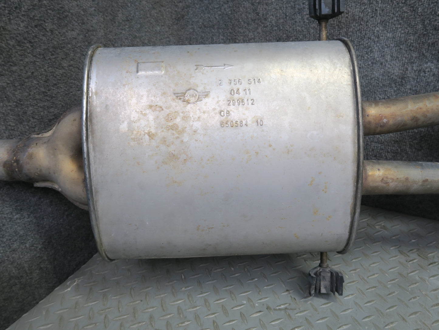 09-13 Mini Cooper S R56 R57 R58 R59 N18 Rear Exhaust Muffler w Tips 2756514 OEM