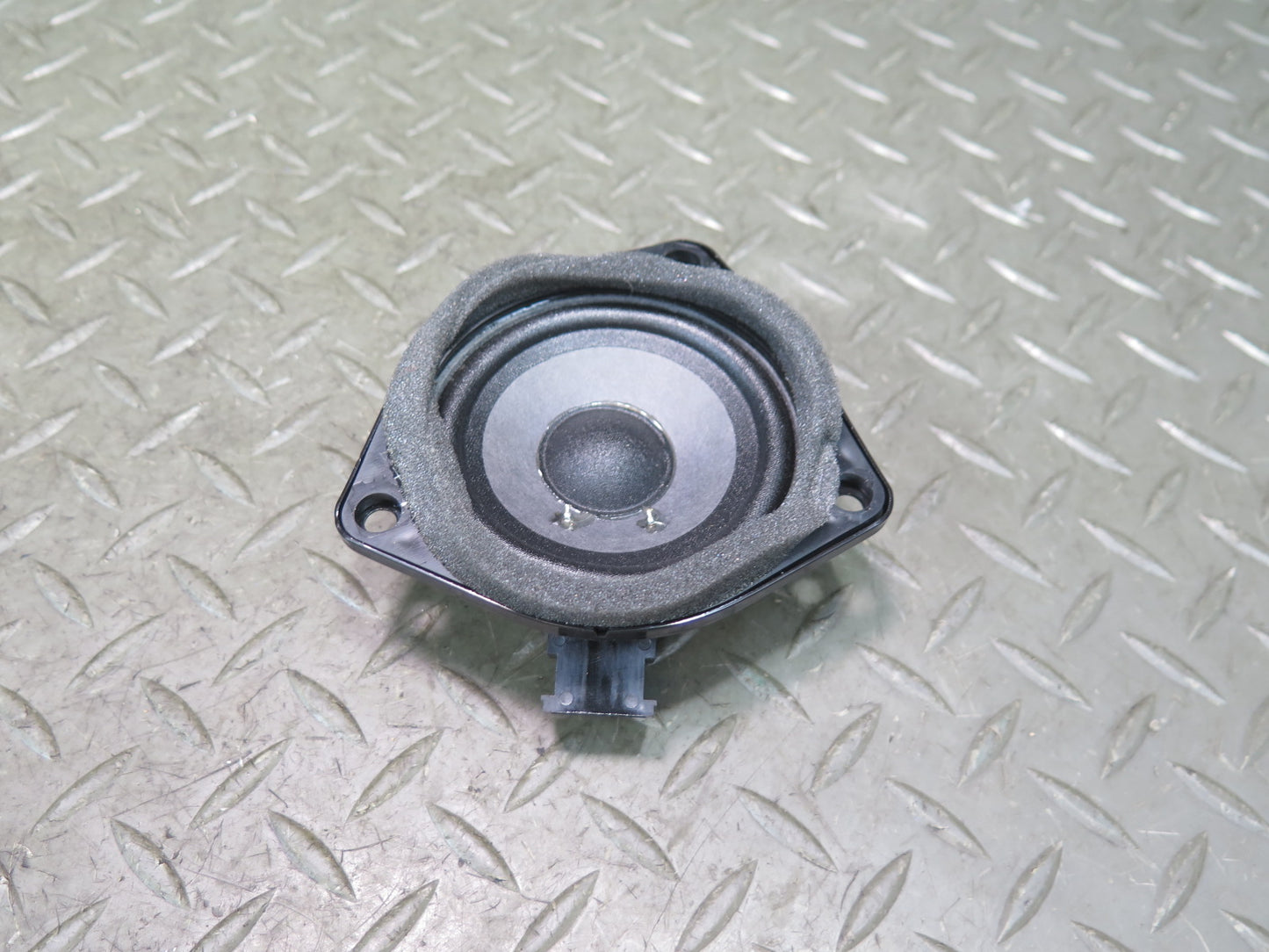 2015-2018 Porsche Macan Rear Left & Right Side Pillar  Audio Speaker Bose Set