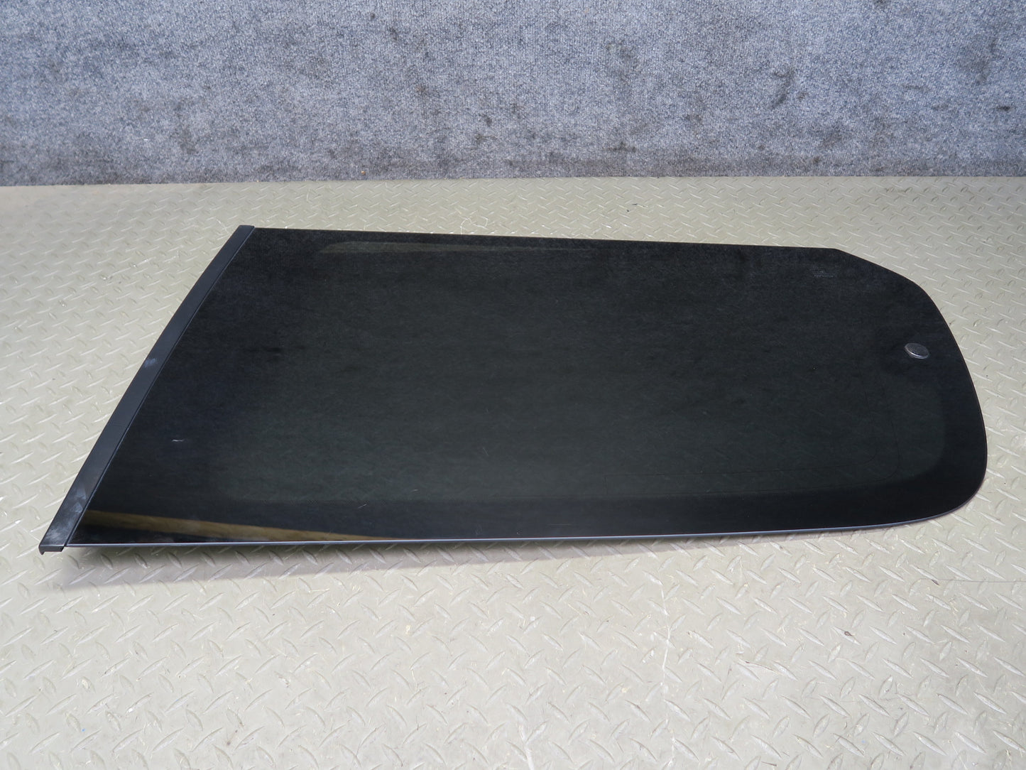 2004-2007 Lexus J100L LX470 Rear Right Quarter Glass Window