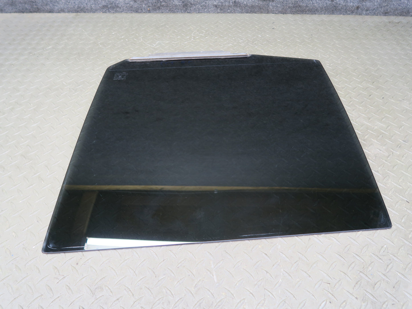 2004-2007 Lexus J100L LX470 Rear Left Driver Side Door Glass Window