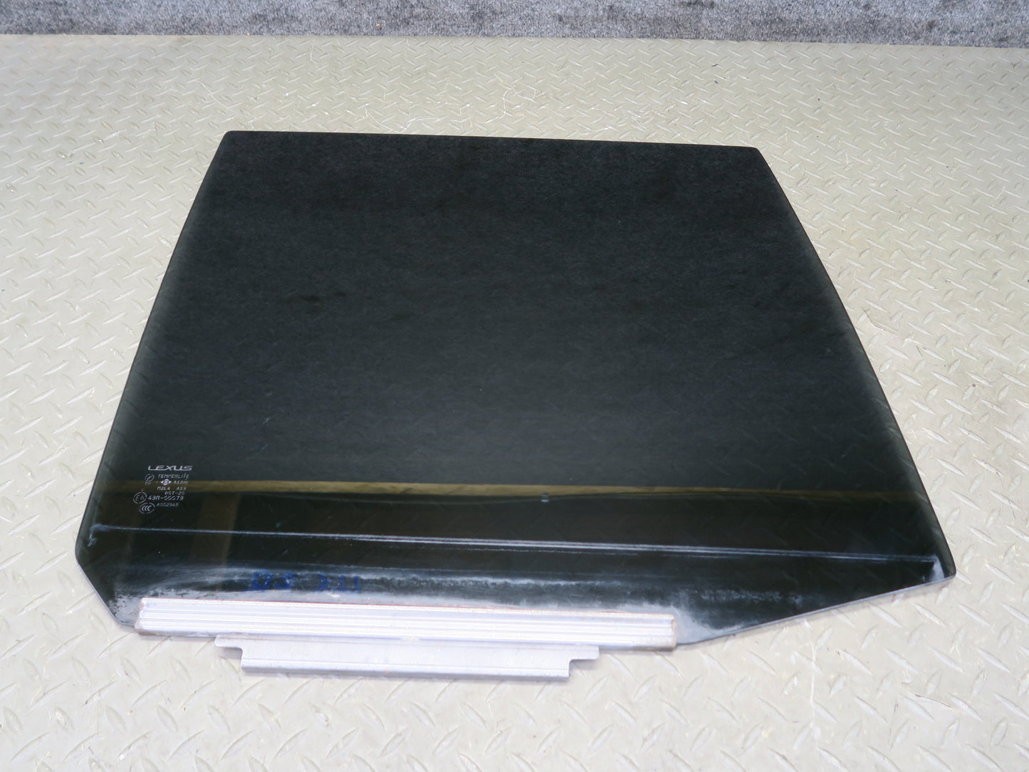 2004-2007 Lexus UZJ100L LX470 Rear Right Door Glass Window