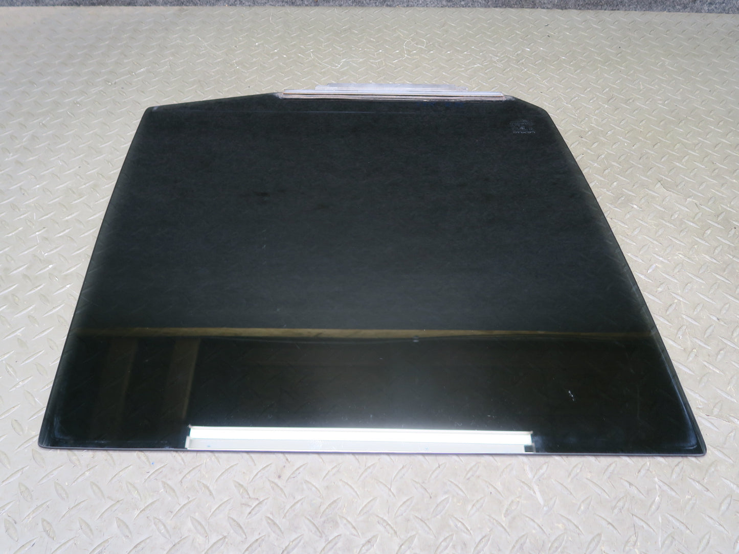 2004-2007 Lexus UZJ100L LX470 Rear Right Door Glass Window