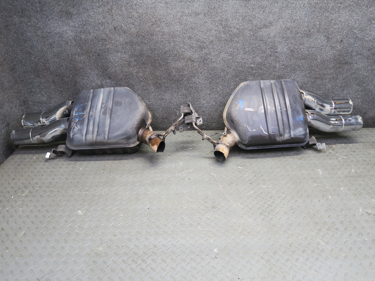 2006-2010 BMW E63 E64 M6 Rear Left & Right Exhaust Muffler w Tips Set of 2