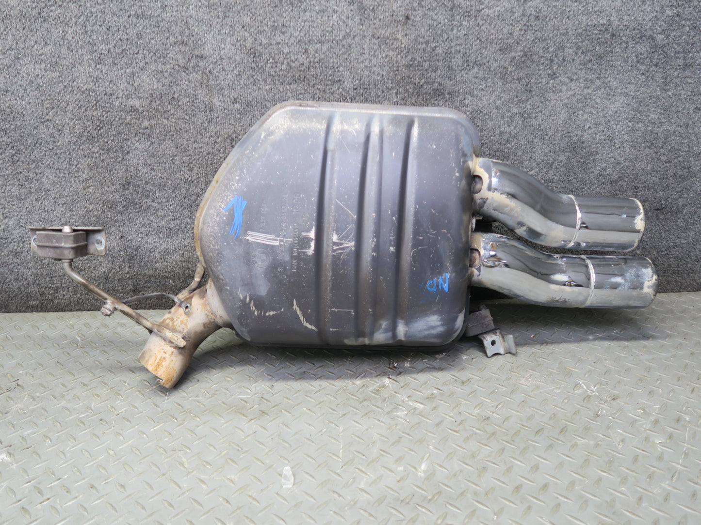 2006-2010 BMW E63 E64 M6 Rear Left & Right Exhaust Muffler w Tips Set of 2