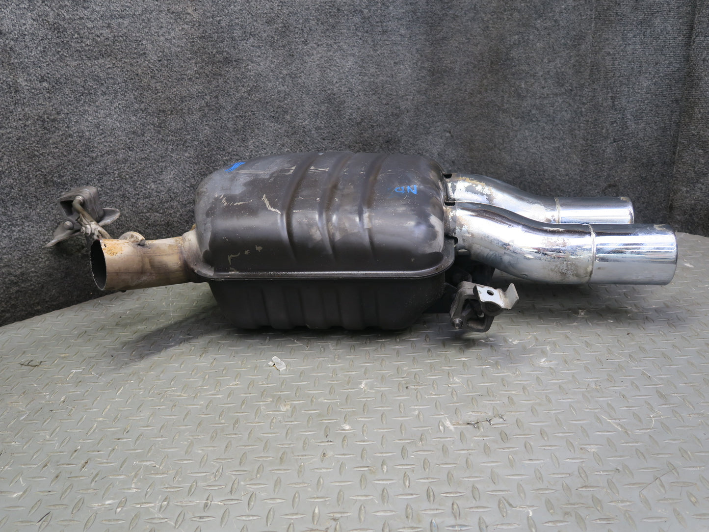 2006-2010 BMW E63 E64 M6 Rear Left & Right Exhaust Muffler w Tips Set of 2