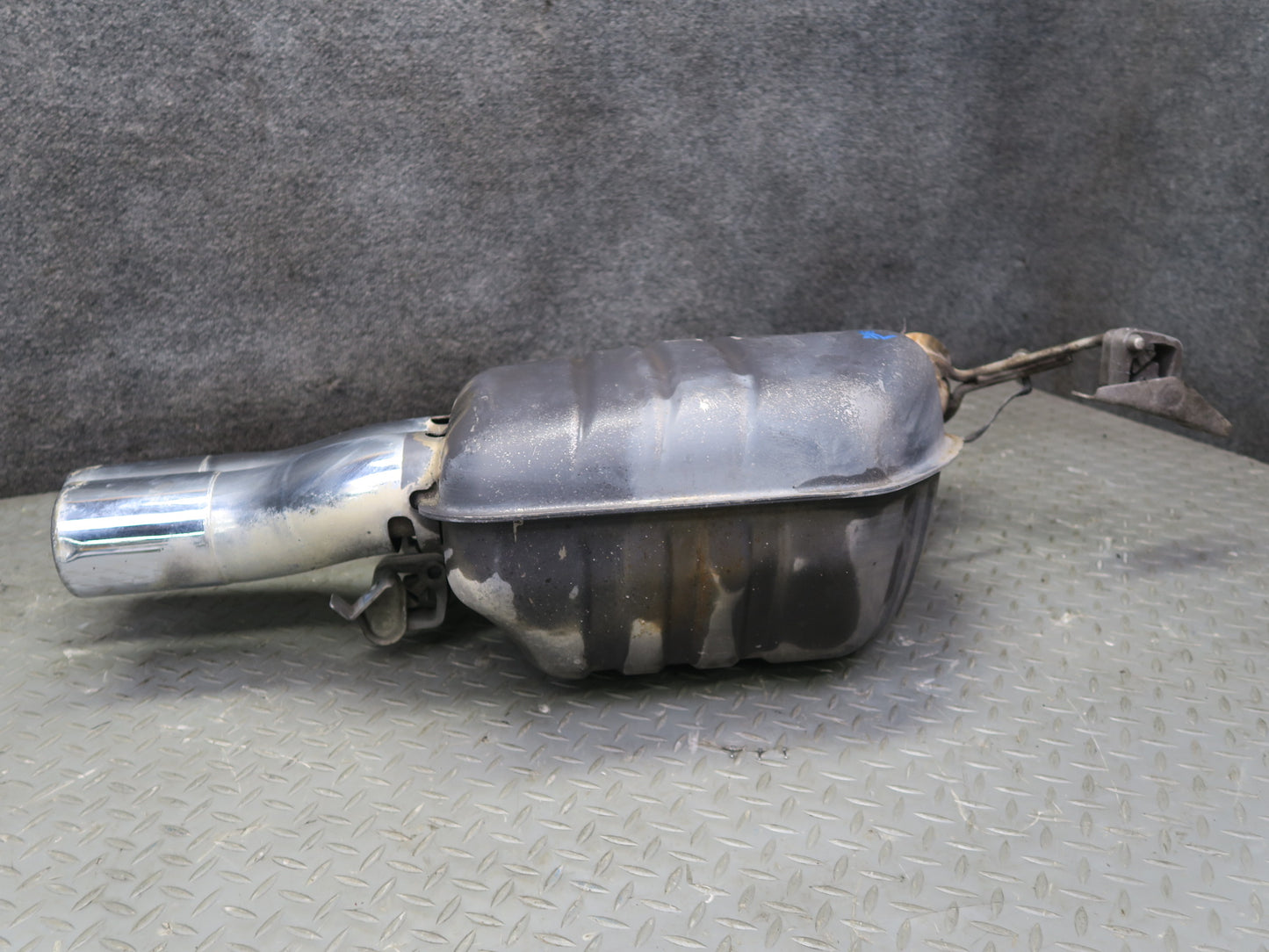 2006-2010 BMW E63 E64 M6 Rear Left & Right Exhaust Muffler w Tips Set of 2