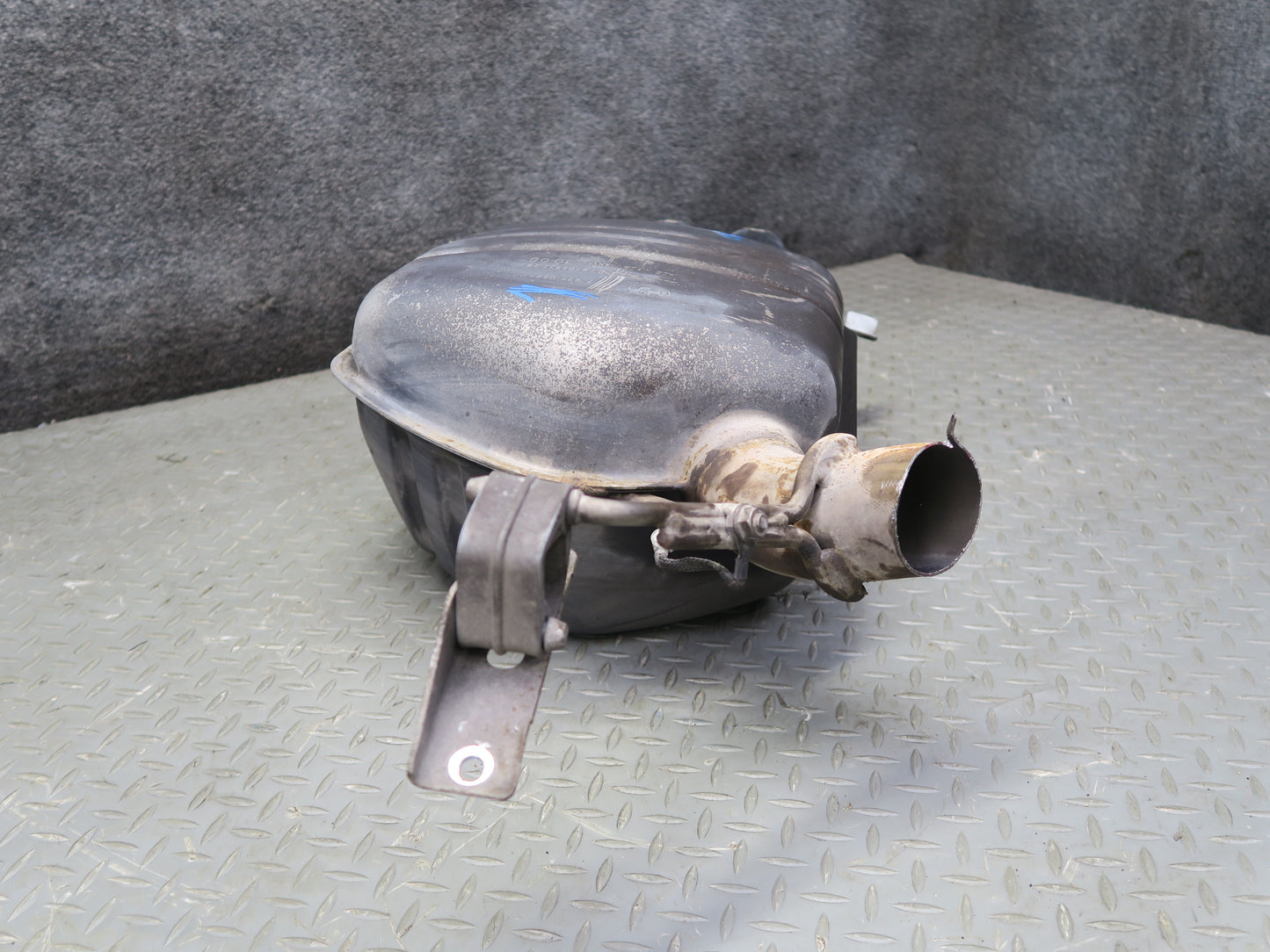 2006-2010 BMW E63 E64 M6 Rear Left & Right Exhaust Muffler w Tips Set of 2