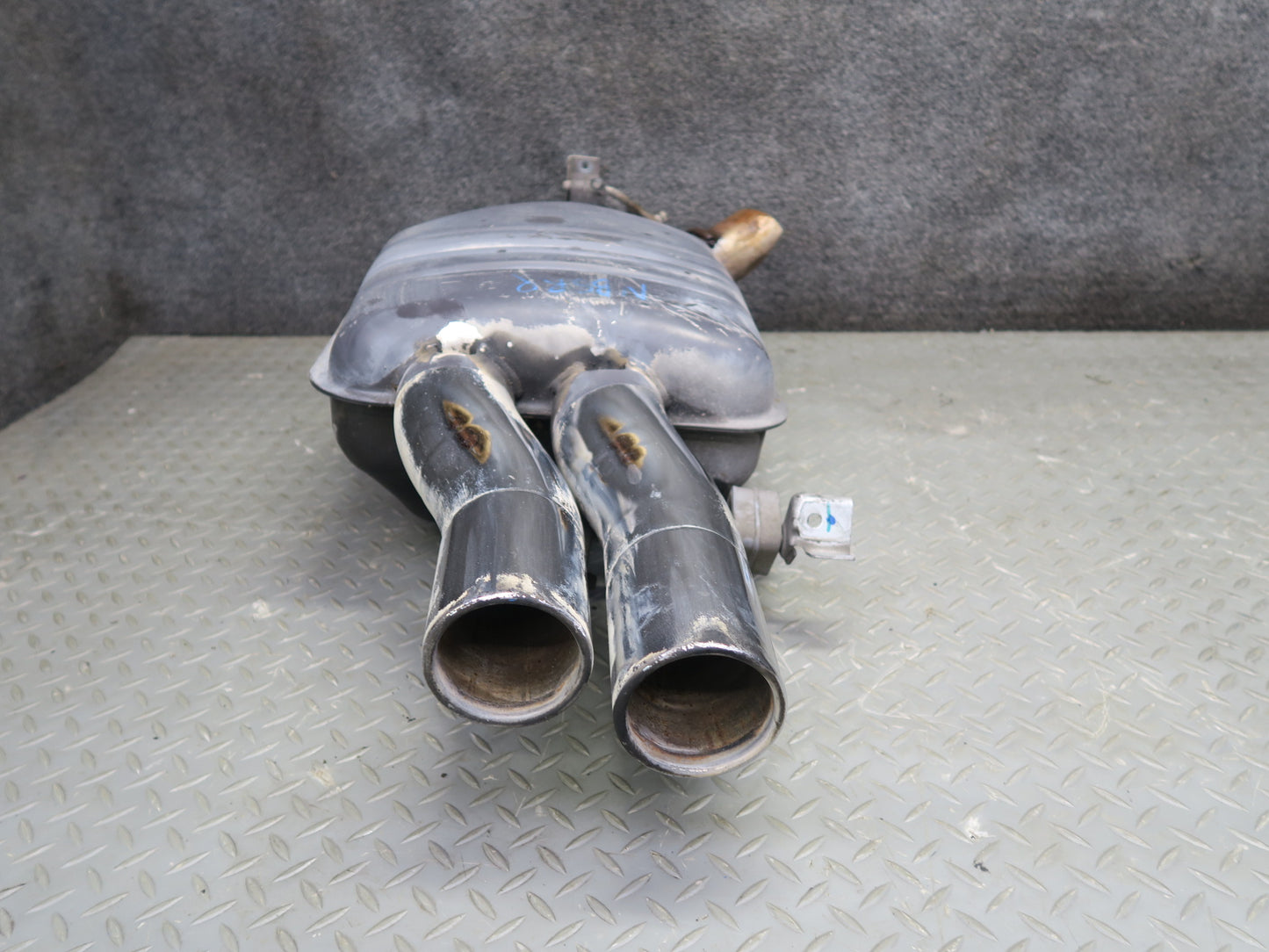 2006-2010 BMW E63 E64 M6 Rear Left & Right Exhaust Muffler w Tips Set of 2